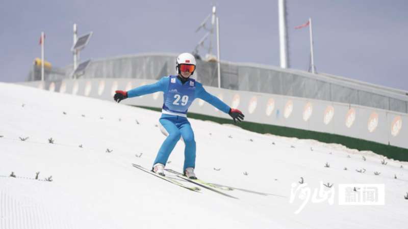 全国跳台滑雪冠军赛在崇礼开赛