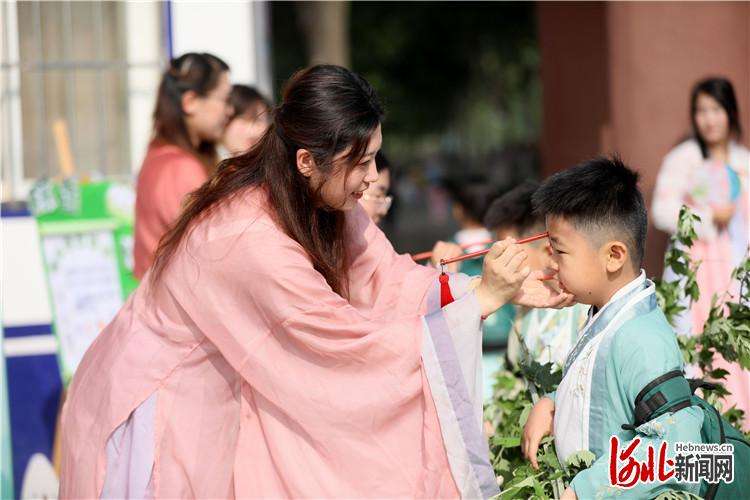 河北隆尧：幼儿学民俗 校园迎端午