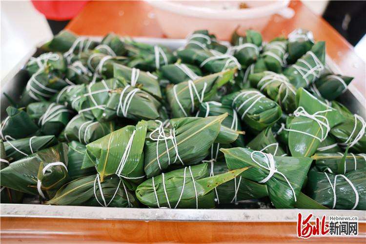 邢台广宗：情系端午节 爱在敬老院