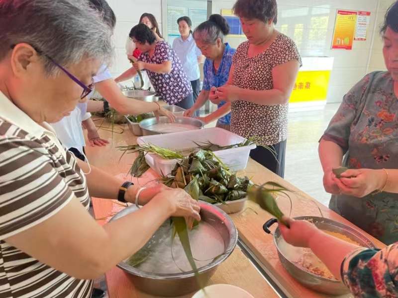 河北迁安：粽叶飘香暖人心 建引领树新风