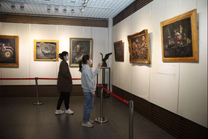 弘扬优秀的传统非遗文化！河北图书馆展出郭氏铁板浮雕