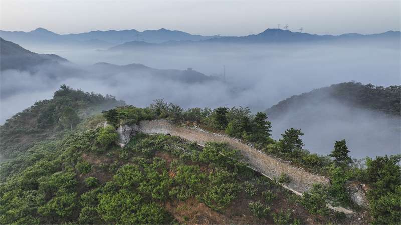 河北遵化：长城云雾缥缈景如画