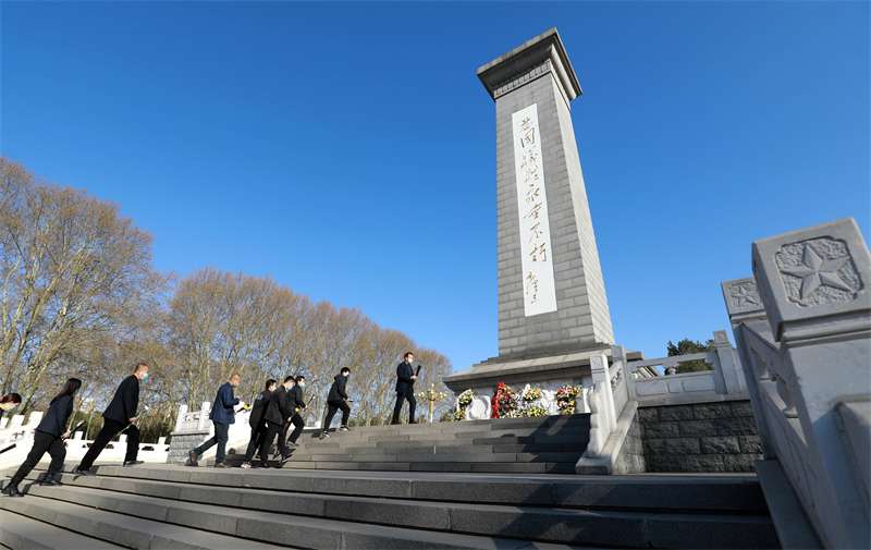 9月30日9:10—10:10石家庄中山路烈士陵园站位公交车暂不停靠