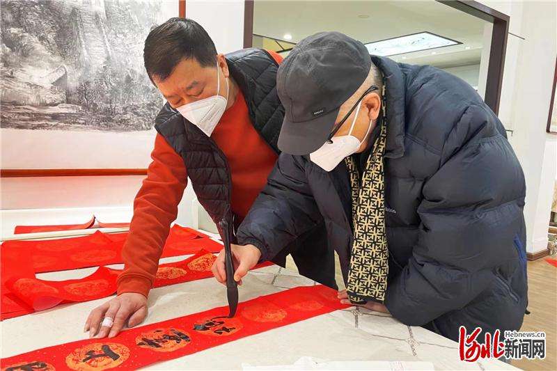 石家庄市长安区开展“迎新春、看画展、写春联”文艺名家送祝福活动