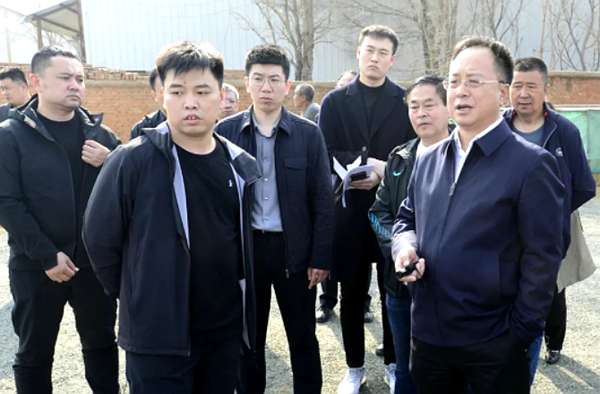 张士兆调研西片区重点地块并现场办公