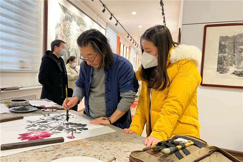 石家庄市长安区开展“迎新春、看画展、写春联”文艺名家送祝福活动