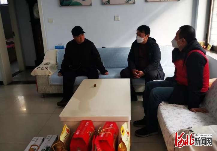 深泽县开展走访慰问道德模范和身边好人活动