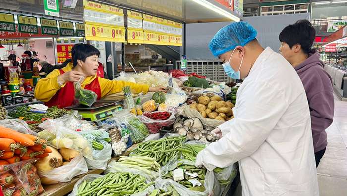 秦皇岛区天山市场强化管理守护食品安全