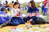 秦皇岛区第二小学举办跳蚤书市 分享阅读心得
