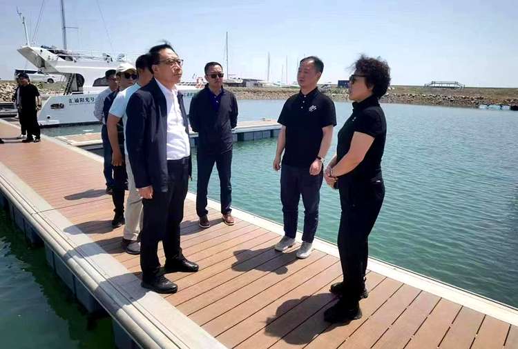 王占胜主持帆船企业座谈会