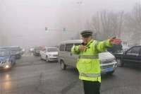 廊坊交警：雨雪中，最美不过那抹“银光黄”