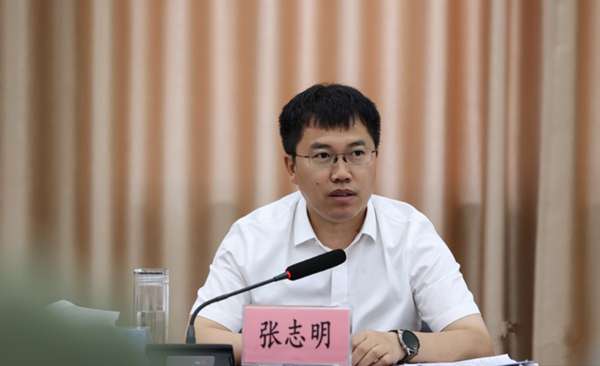 张志明就优化营商环境现场办公