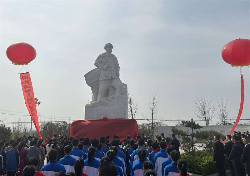 英雄之光丨李狄三烈士雕像在无极县落成