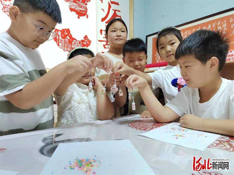 邯郸市临漳县玄武社区计生协开展巧手制作许愿瓶活动