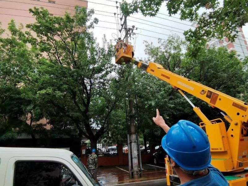 国网保定供电公司：雨中扛起保供责任 与时间争分夺秒