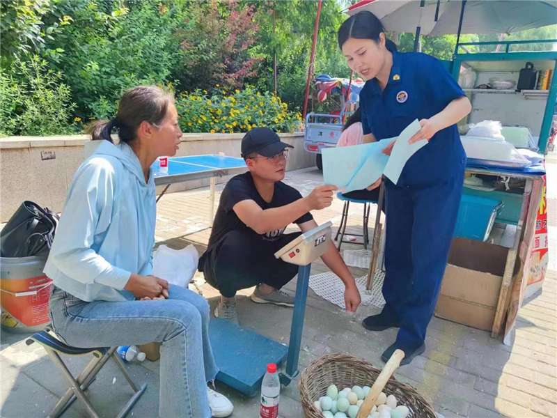 张家口怀来县消防救援队宣讲“赶早市”