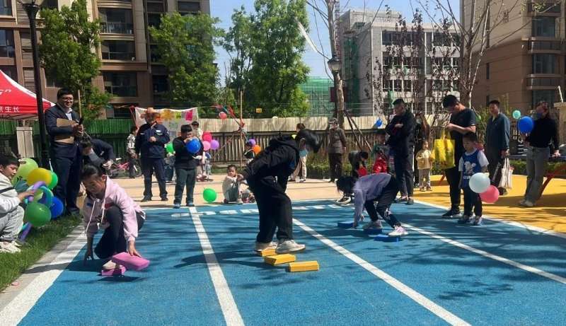 石家庄市高新区宋营镇主语城社区举办亲子趣味运动会