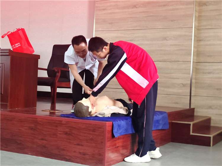 石家庄深泽：急救知识进校园