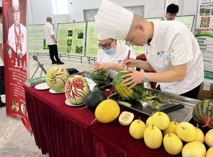 第四届河北“西甜瓜选美赛”在新乐市举行