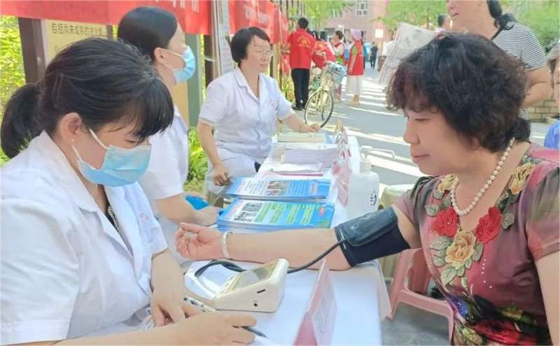 新乐市计生协、市中心医院社区送安康