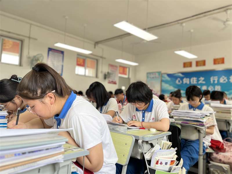 三河：高三生勤学不怠 备战高考